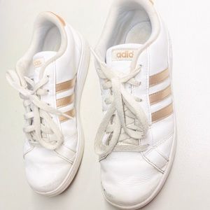 *TRADED* addias gold & white size 6.5 stripe shoes